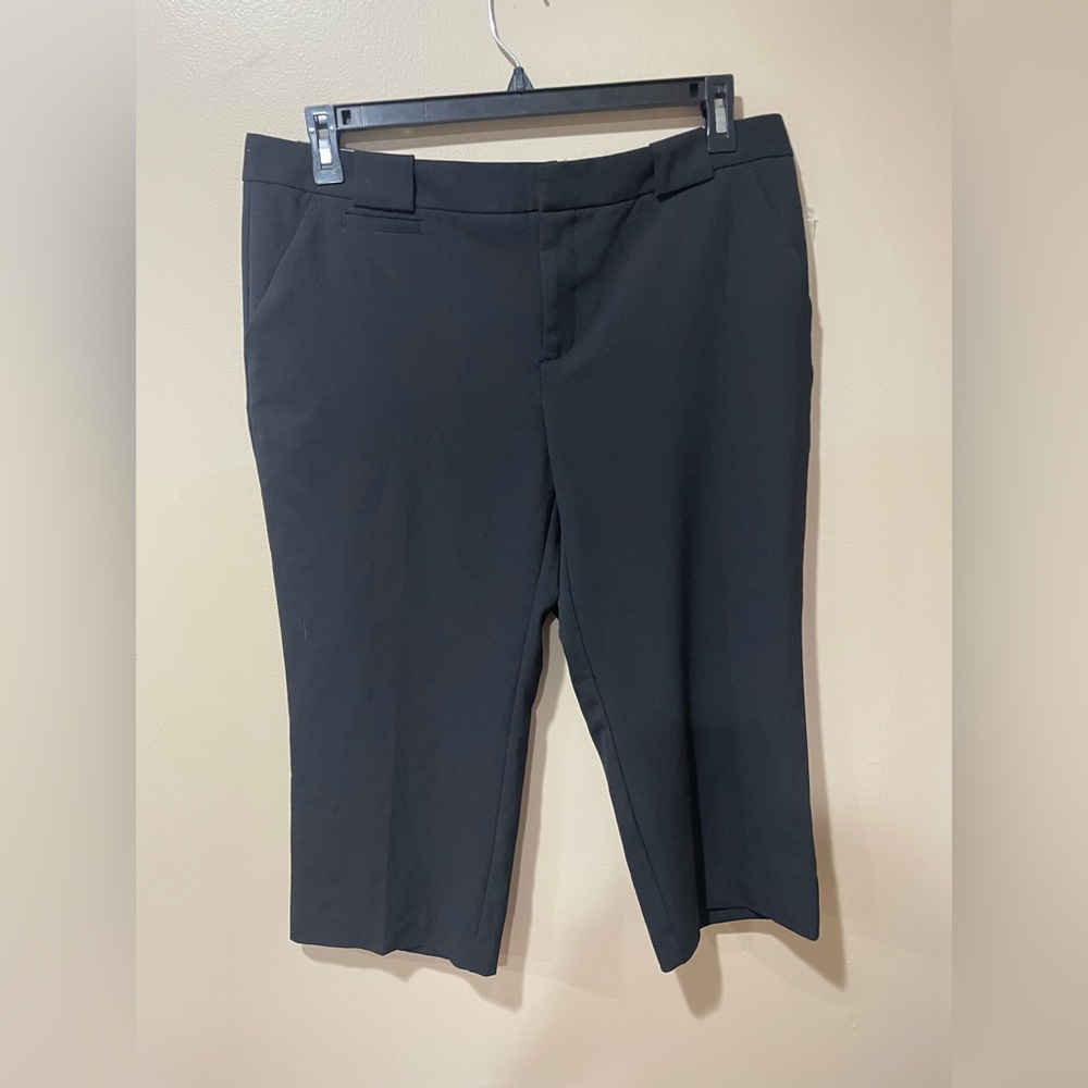 Daisy Fuentes Black Capris